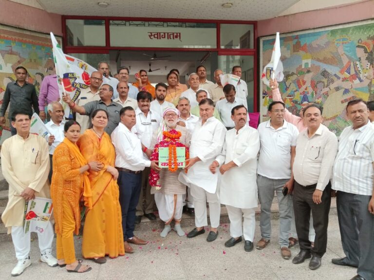 दिनांक 12- 13 अप्रैल 2025 को बिहार के सारण जिले (छपरा) में अखिल भारतवर्षीय यादव महासभा ने भिखारी ठाकुर, सभागृह में बिहार प्रदेश अध्यक्ष डॉक्टर गोरेलाल यादव, आई.ए.एस.के नेतृत्व में शताब्दी समारोह के उपलक्ष्य में एक भव्य कार्यक्रम का आयोजन किया